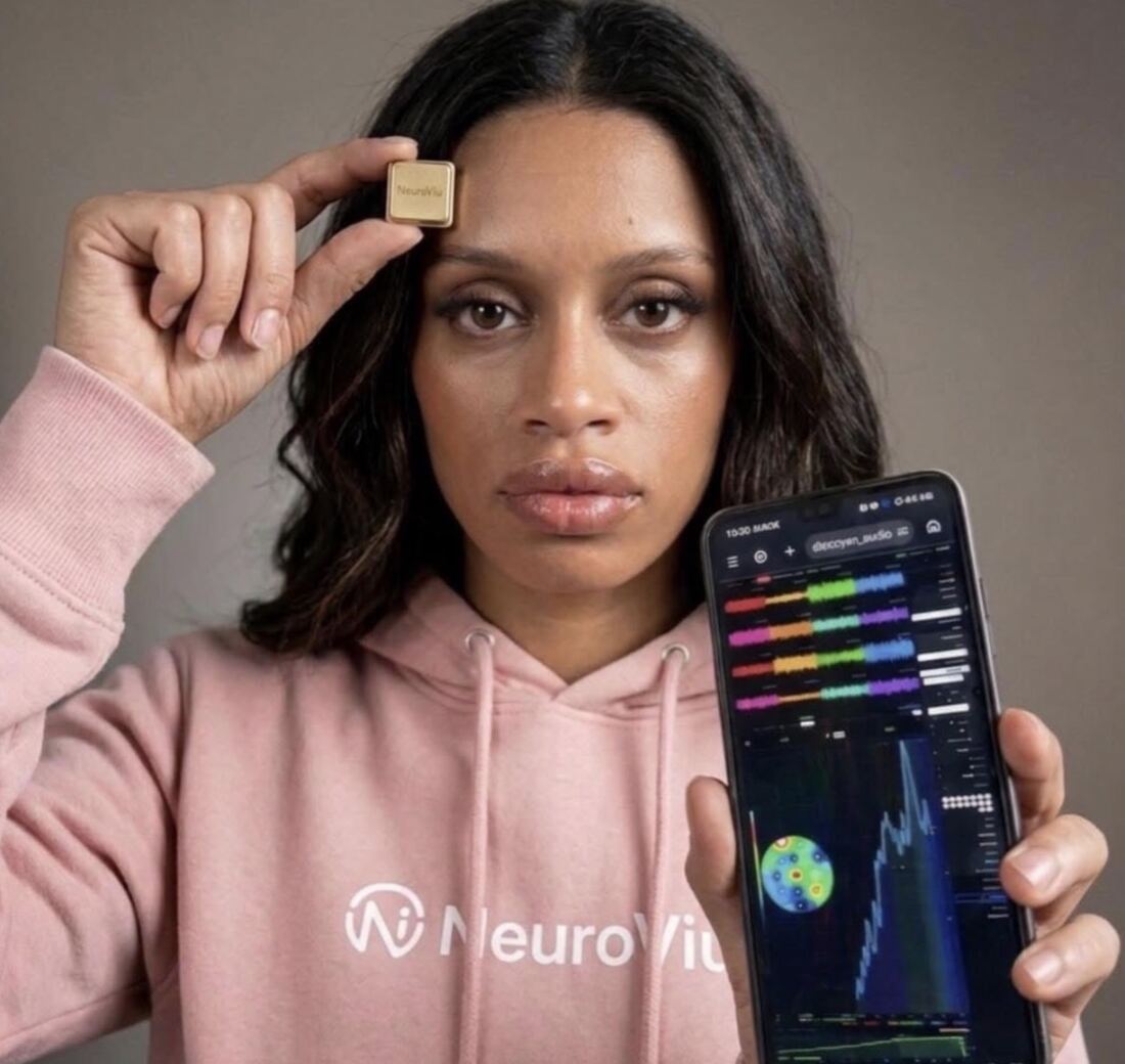 A person holding the NeuroViu module beside a phone showing the companion research app.